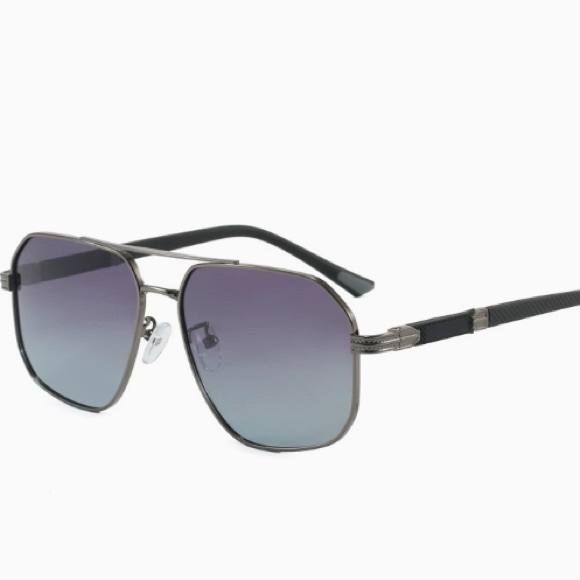 Stylish Gradient Sunglasses with Gunmetal Frame